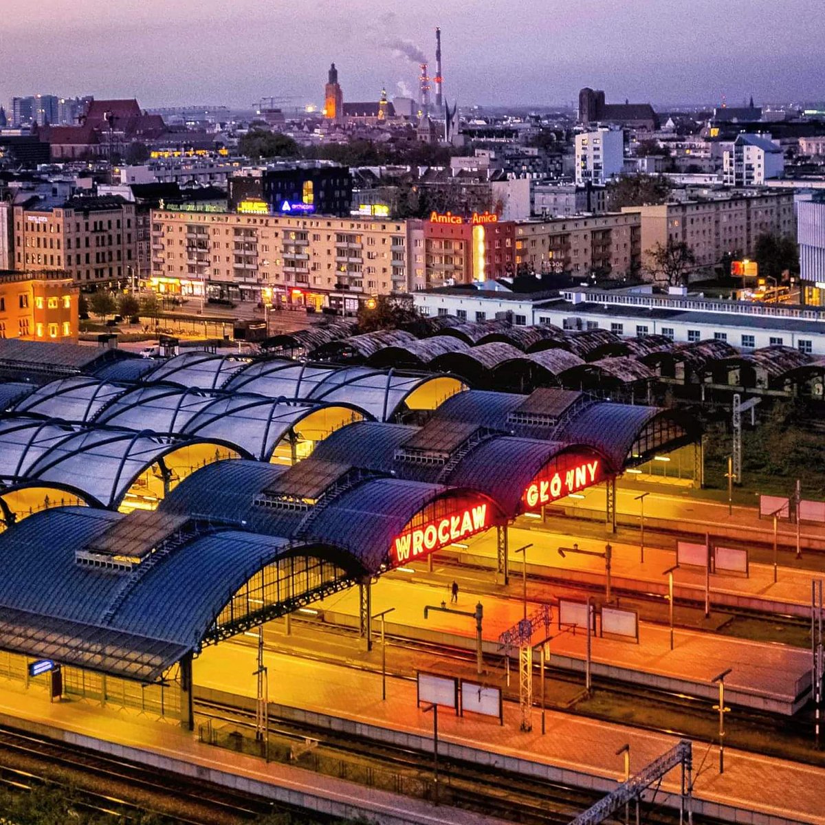 DroneSop's tweet photo. #railstagram #railfan #wroclawglowny #dworzecglowny #wroclaw #sopthedrone https://t.co/ydkPTgRRHV