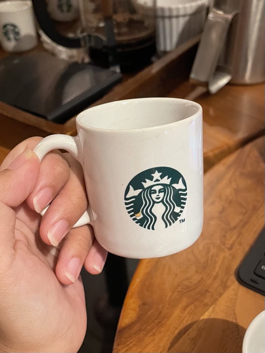 nocturnalcutie's tweet photo. guide to starbucks 101 ☕️

kalau ke starbucks cara pesennya gimana? range harganya berapa? menunya apa aja? menu apa yg recommend? gimana caranya biar lebih murah? 

mumpung gabut, aku mau bahas semua di thread ini🤎
#dindinchomp https://t.co/QntSLetVX0