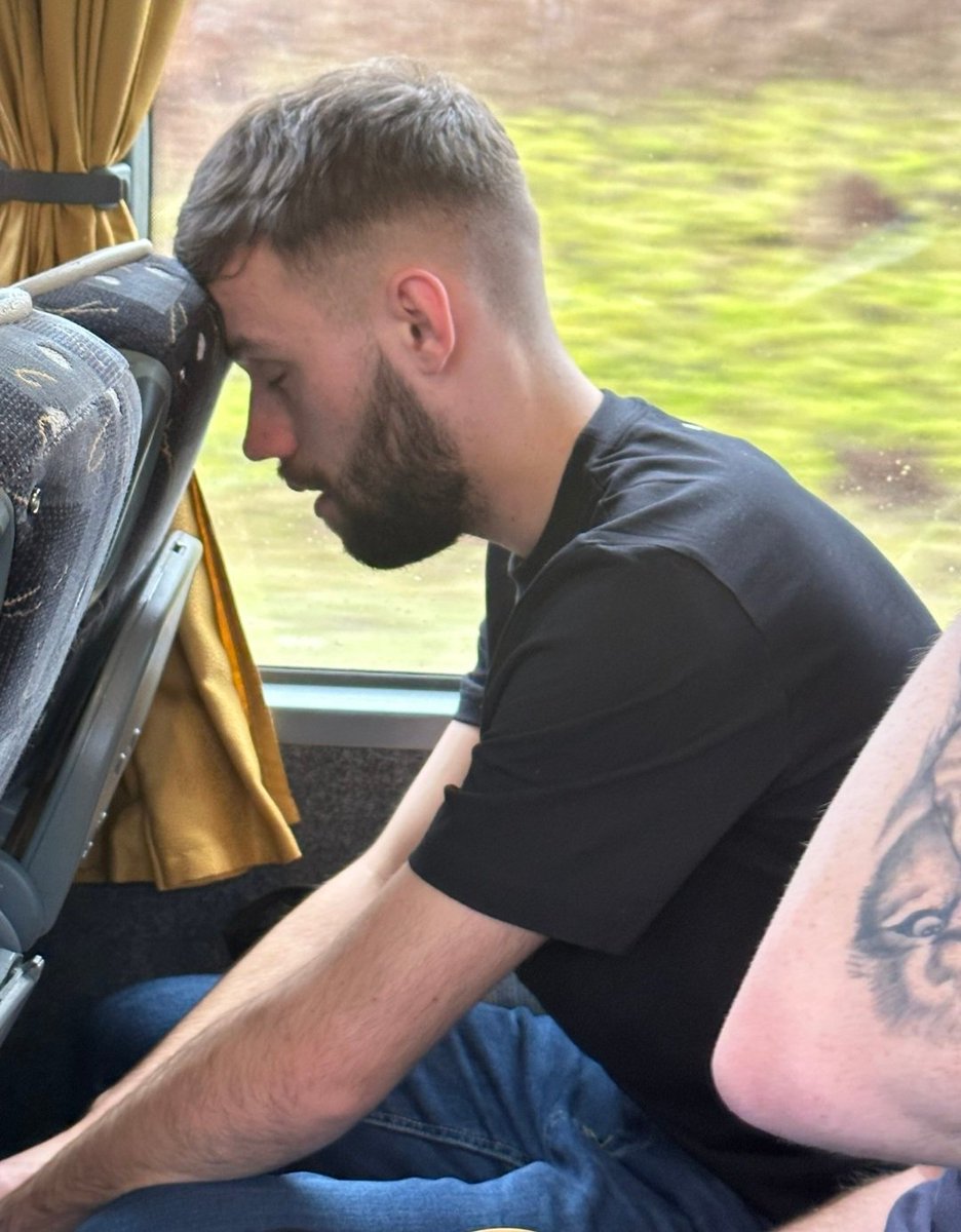 away_ends's tweet photo. Sunderland Sleeper Going To Blackpool Today 😴📷... 

Credit- (@JamesDavenport0)
(#)- #UTMP | #SAFC https://t.co/dRbPIof9Md