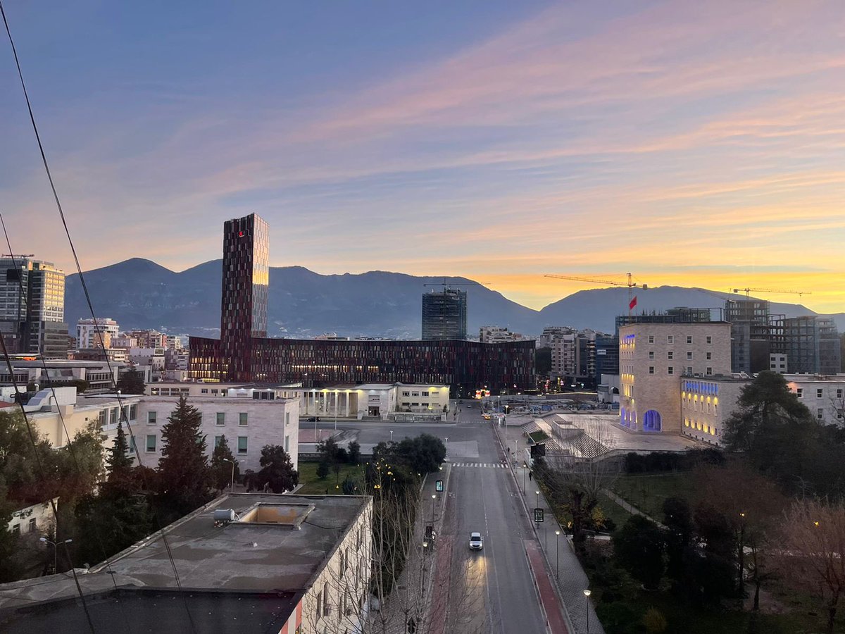 Gëzuar me agimin e parë të 2023 në Tiranë!