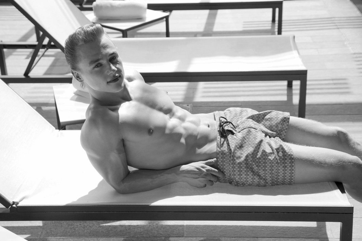 ✧

 　 　　 *　　 * ⋆ 　 .
 · 　　 ⋆ 　　　 ˚ ˚ 　　 ✦
 　 ⋆ · 　 *
 　　　　 ⋆ ✧　 　 · 　 ✧　✵
 　 · ✵

             #sᴇᴅᴜᴄᴛɪᴠᴇsᴜɴᴅᴀʏ