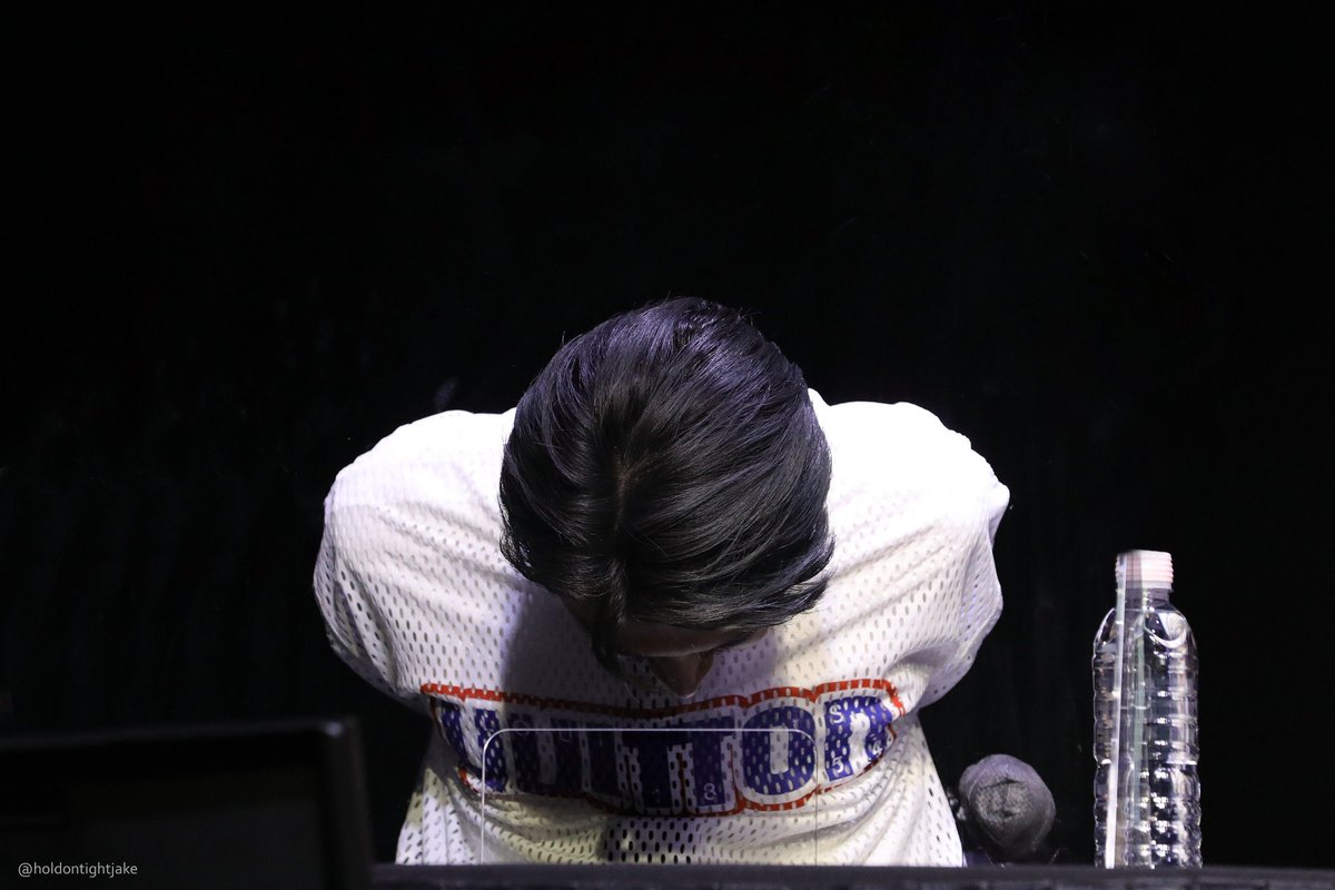 nocontextpjs's tweet photo. jjongcat stretching https://t.co/S5GdIRcJRd