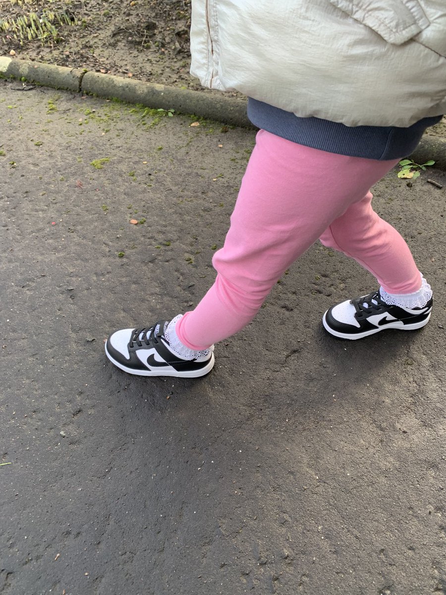 nufc_kev's tweet image. Genuinely in love with her sneaks 😍🐼 #nike #pandadunks