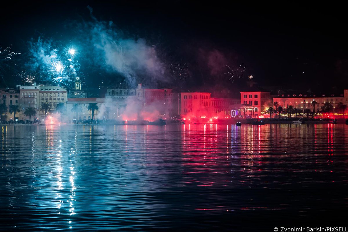 PIXSELL's tweet photo. Vatromet za doček Nove 2023. godine u Splitu
https://t.co/7u9kPCmUKw
📸Zvonimir Barišin/PIXSELL
#HappyNewYear2023 #HappyNewYear #Happy2023 #Croatia #split #caosvima #sretnanova #nova2023 #vatromet #fireworks https://t.co/IR54cP36op
