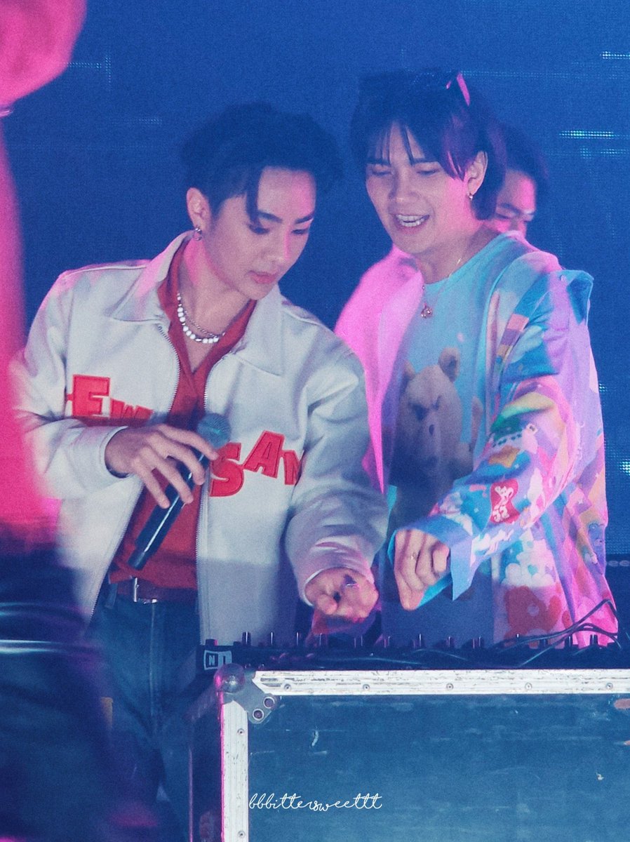builduniverse_'s tweet photo. #BuildTa 🥰🫶

—— #BeOnCloudNewYearParty 
꒰ #BuildJakapan #ไบเบิ้ลบิว ꒱ https://t.co/ckVo18JBl3