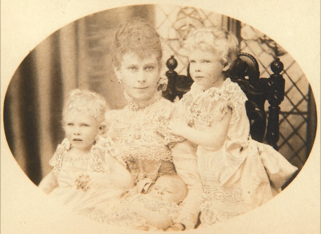 ejaleigh's tweet photo. 1897 A beautiful photograph from The Royal Collection of Queen Mary when Duchess of York, with her three eldest children Prince Albert (later King George VI), Prince Edward (later King Edward VIII) and then Duke of Windsor and the infant Princess Mary. https://t.co/Mrnu63ylr8