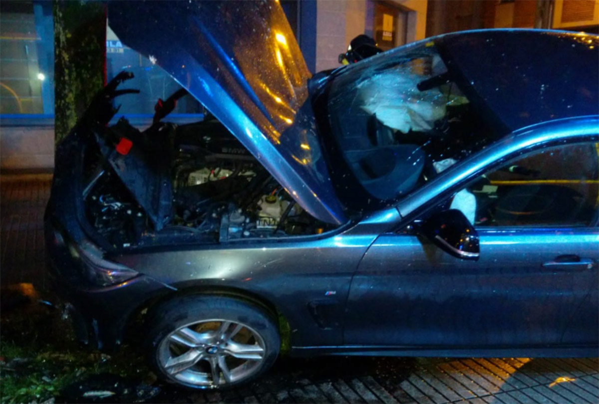 Infobierzo's tweet photo. La rotonda de Cuatrovientos pone fin a sus 13 meses de 'salvación' y abre el 2023 con un accidedente por salida de vía de un turismo 🚗🔴 @092ponferrada #Ponferrada #Bierzo 
https://t.co/nnFnIvaqHL https://t.co/huE01H4GNO