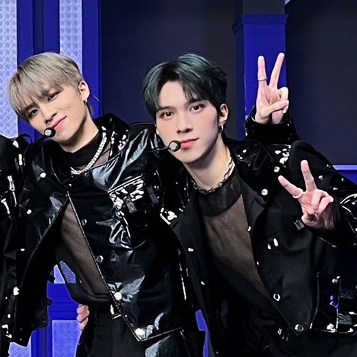 hendery’s hand placement on xiaojun…