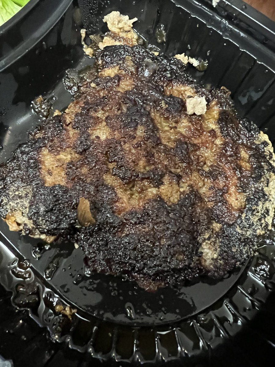 dingo_kobe's tweet photo. 白木屋のクオリティ
これハンバーグなんだぜ…
しかも裏向けて持ってくるの悪質… https://t.co/ie9KClIgxh