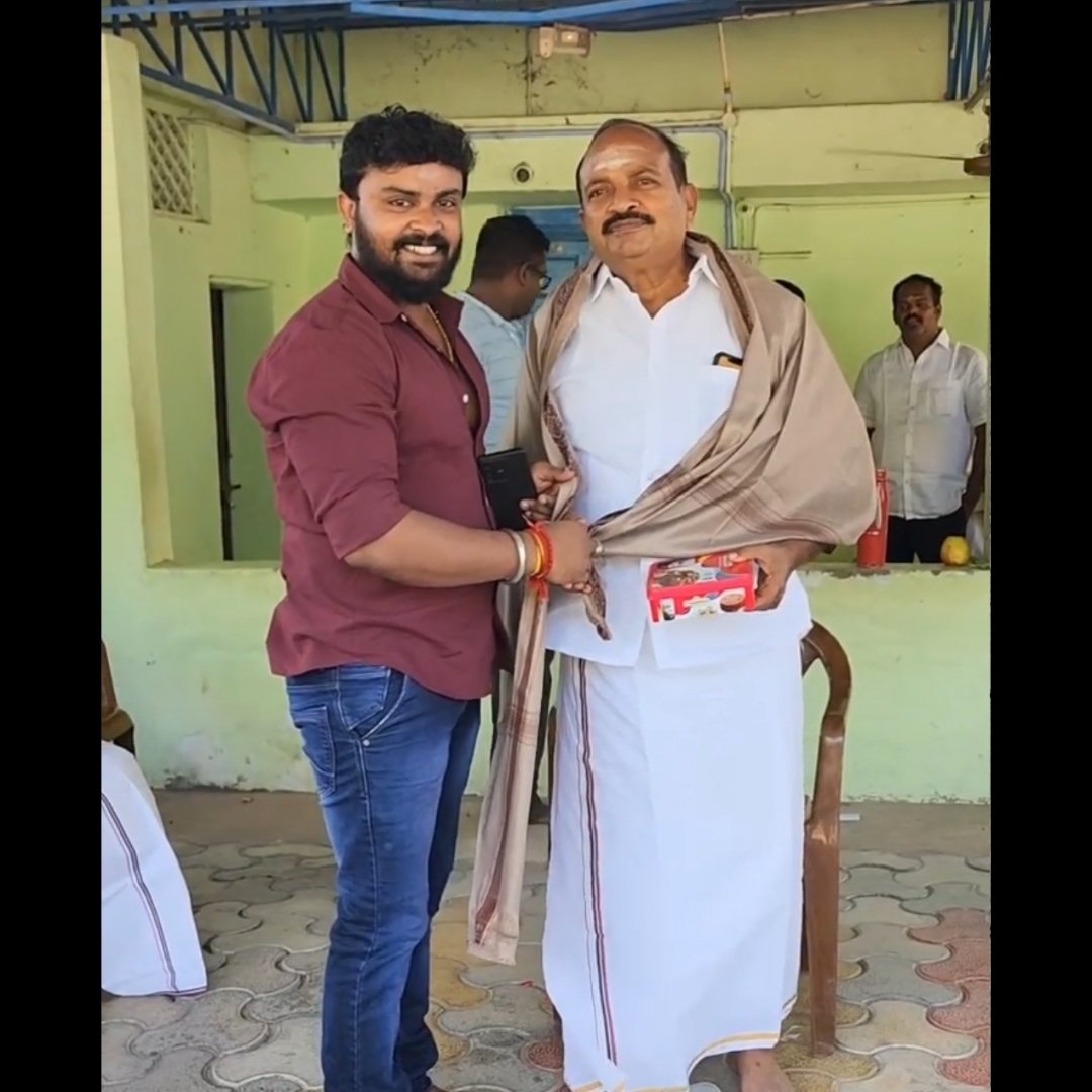 Balakaja's tweet photo. இன்று ( 01/01/2023 ) புத்தாண்டை முன்னிட்டு மதிப்பிற்குரிய திருநெல்வேலி மாவட்ட கழக செயலாளர் அண்ணன்  #திரு_தச்சை_என்_கணேசராஜா 
அவர்களை நேரில் சந்தித்து ஆசி பெற்ற பொழுது.🥰💐
#newyear #2023NewYear

@EPSTamilNadu
@N65601564 @AIADMKOfficial @AIADMKITWINGOFL https://t.co/TDikvg6bM6