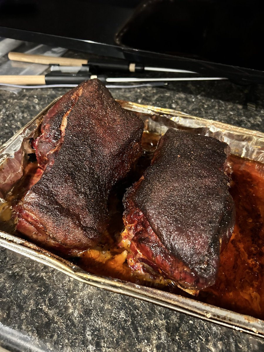 bbq_blue's tweet photo. A little pork butt to start out the New Year! https://t.co/viooAbeY9k