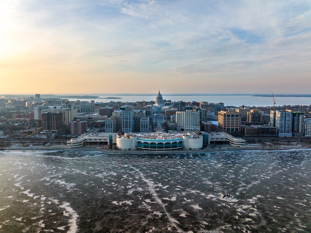 New year, new lake adventures. ☀️🧊

The number of things you can do on a frozen lake is larger than you think. Hit the 🔗 in bio to learn more. 

📸 Nick Gerard
📍 The isthmus

#lakemonona #lakemendota #isthmus #skyline #downtown #frozenlake #winterthingstodo #wintergetaway…