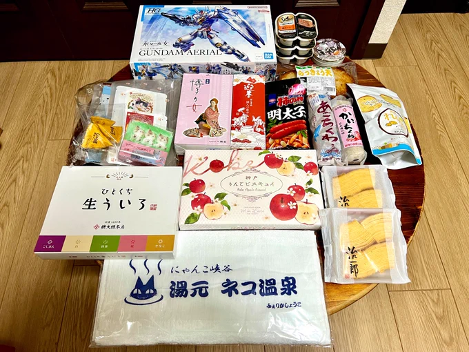 改めて昨日のコミケありがとうございました!

出会った本や頂いた差し入れ(一部現地にて消費)、しっかり心身の血肉にしていこうと思います

めっちゃ頂きました!
猫に関わる差し入れも増えつつありますw

今年も仕事や作品でしっかりお恩返しできるように引き続き精進します<(_ _)> 