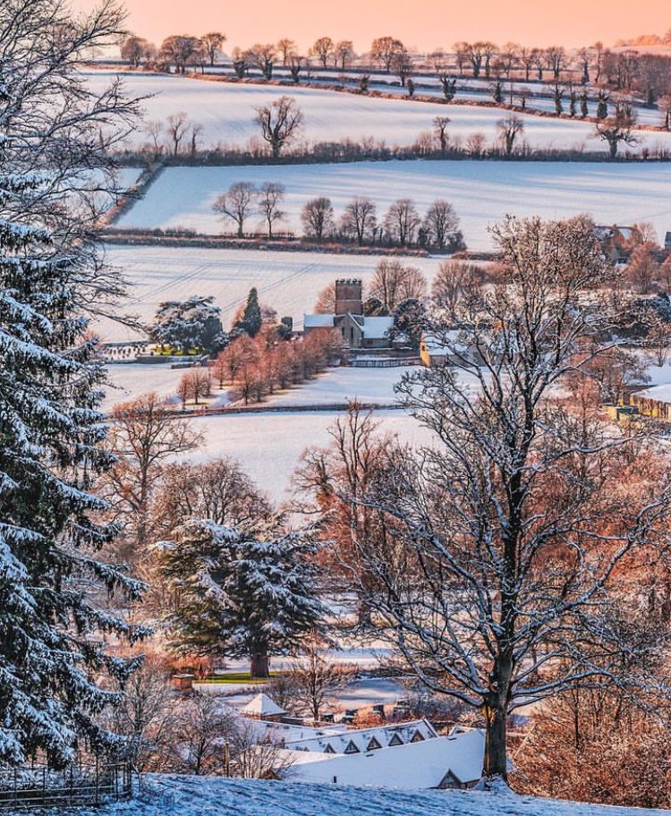 Guiting Power, Cotswolds, Gloucestershire, England
📸: Gary Ellis
#England🏴󠁧󠁢󠁥󠁮󠁧󠁿  #UnitedKingdom  #Cotswolds 
#visitcotswolds #cotswolds_culture #snowday  #uksnow #beautifulbritain #village
#traveling  #travelphotography #villagelife