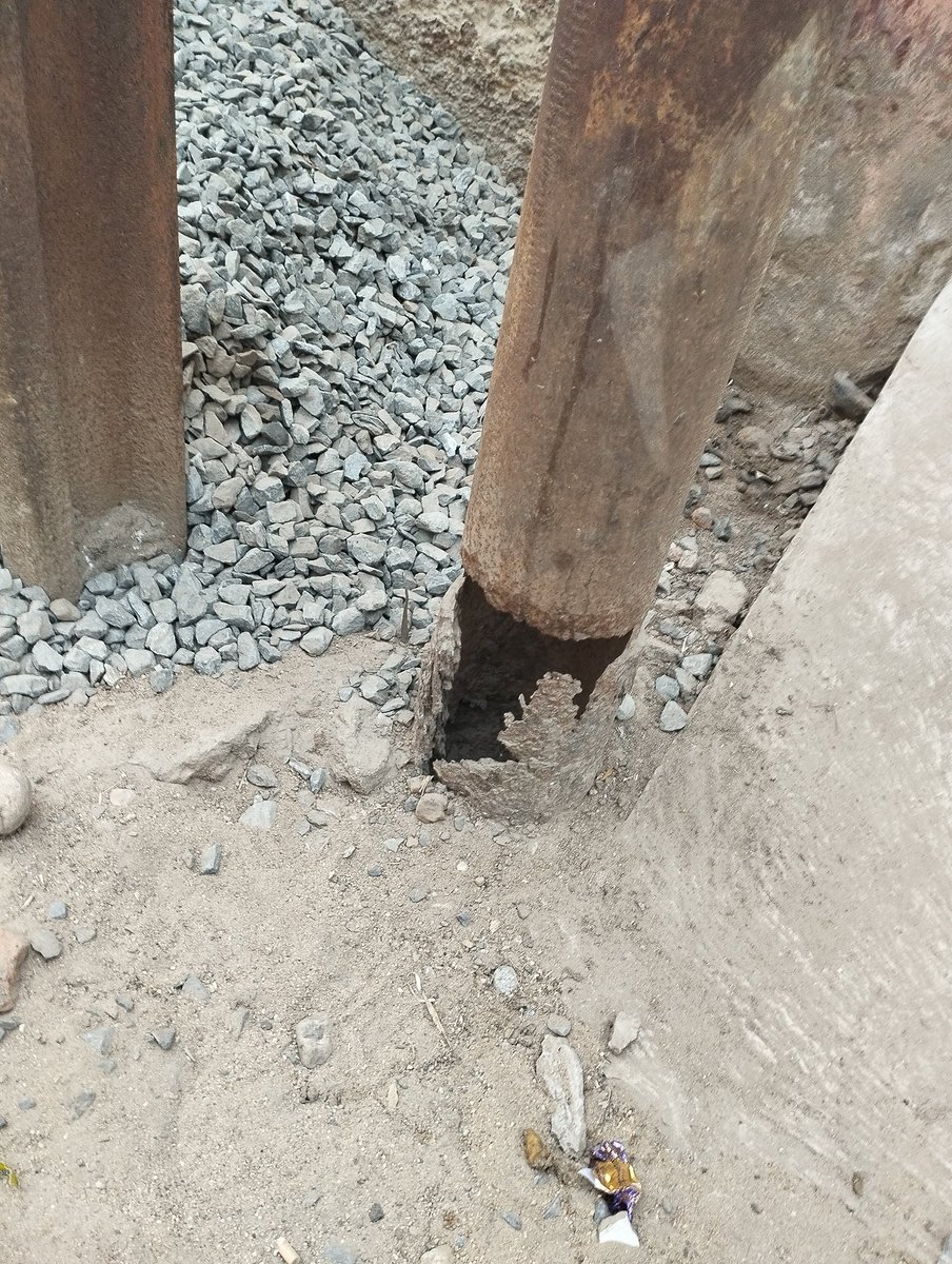 UtkarshSarawgi's tweet photo. @md_jbvnl  electric pole might get collapsed beside side gate of seva sadan. https://t.co/oyFkvv76ye