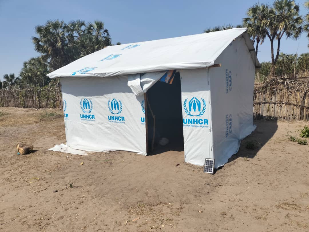 HopeRestoratio3's tweet photo. With funding from @UNCERF in partnership with @UNHCRSouthSudan under #L1_Emergency_Fund @HopeRestoratio3 has constructed over 700 temporary shelters in #Leer, #Mayendit, #Panyijiar, #Mayom & #Koch in response to resettling #IDPs, #PSNs displaced by #flooding and #Clashes. https://t.co/ZQzx29Zbam