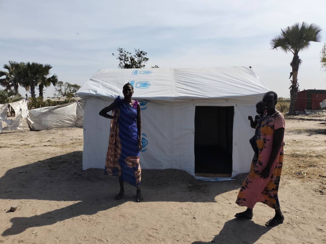 HopeRestoratio3's tweet photo. With funding from @UNCERF in partnership with @UNHCRSouthSudan under #L1_Emergency_Fund @HopeRestoratio3 has constructed over 700 temporary shelters in #Leer, #Mayendit, #Panyijiar, #Mayom & #Koch in response to resettling #IDPs, #PSNs displaced by #flooding and #Clashes. https://t.co/ZQzx29Zbam