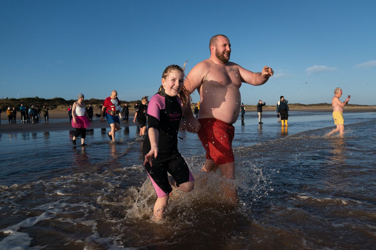 jjgiddens's tweet photo. People brave the North Sea during the Mablethorpe Big Dip in Lincolnshire, with money raised going to the Royal British Legion's Poppy Appeal https://t.co/jaDwRWcLmD