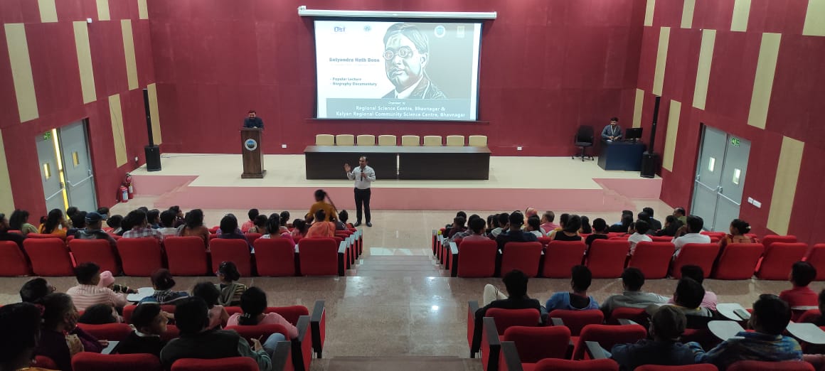 RSCBhavnagar's tweet image. Today on the Birth Anniversary of #SatyendraNathBose @RSCBhavnagar and @krcscbhavnagar organized interactive session and documentary show to apprise the visitors about his life and contribution to #Science .