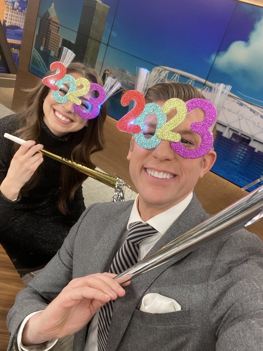 CaseyJBortnick's tweet image. Miss the #balldrop? No 🎉 problem!Join @Abbey_Carnivale and me for the first newscast of 2023 🥳 on #YourWeekend on #SpectrumNews1. 

What’s your #NewYearsResolution? 

@SPECNews1BUF @SpecNews1Albany @SPECNews1ROC @SPECNews1CNY