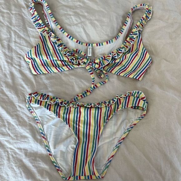 misty1112's tweet photo. So good I had to share! Check out all the items I'm loving on @Poshmarkapp #poshmark #fashion #style #shopmycloset #solidstriped #mariagabrielle #dakini: https://t.co/bglaGsOvNN https://t.co/F6cglKaohz