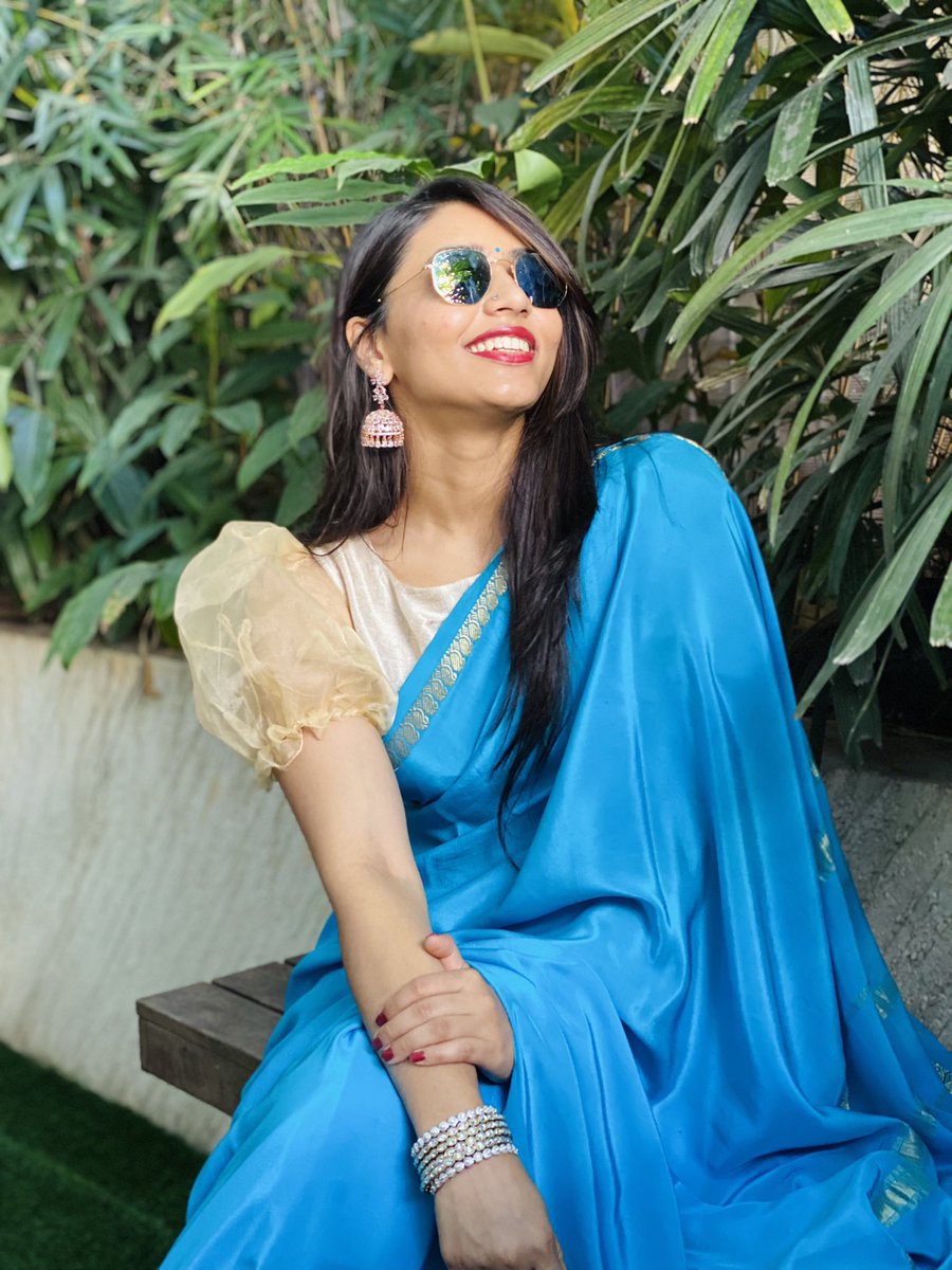 Simple and Elegant in a saree #SapthamiGowda’s infectious smile has our 💙s.  

@gowda_sapthami #KantaraOnNetflix #Kantara #jsolutions