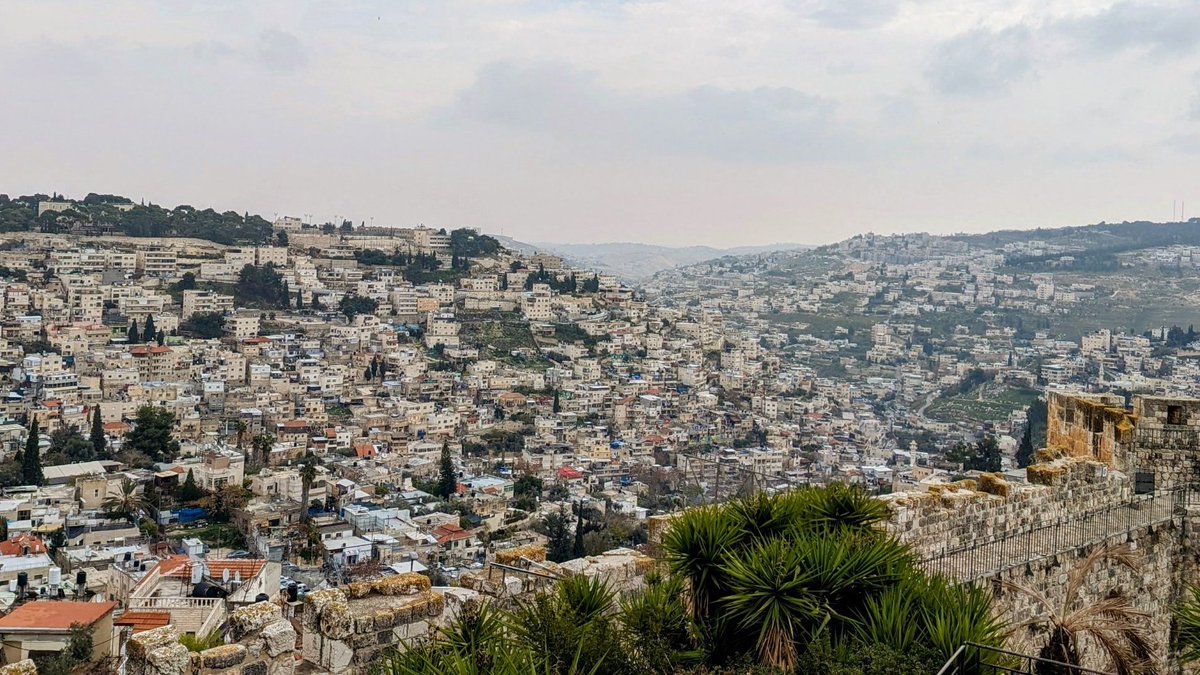 Silwan, #EastJerusalem, seen from the Jewish Quarter of the Old City. Un jour de l'an frais et venteux pour explorer. #OPT