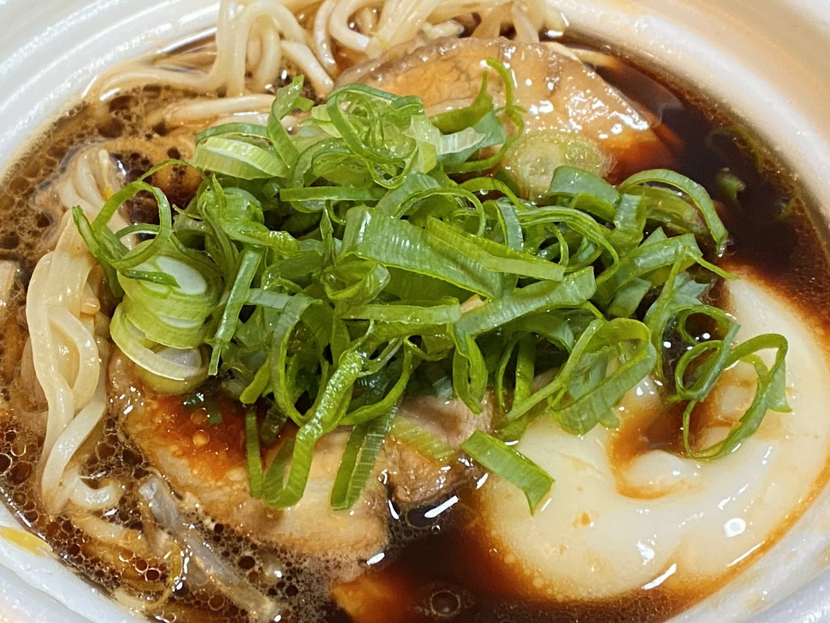 spacerocket99's tweet photo. おせちも良いけど新福菜館もね！お餅も入れたお正月オリジナルバージョン！

#新福菜館 #京都らーめん https://t.co/ASoFP1jwzl