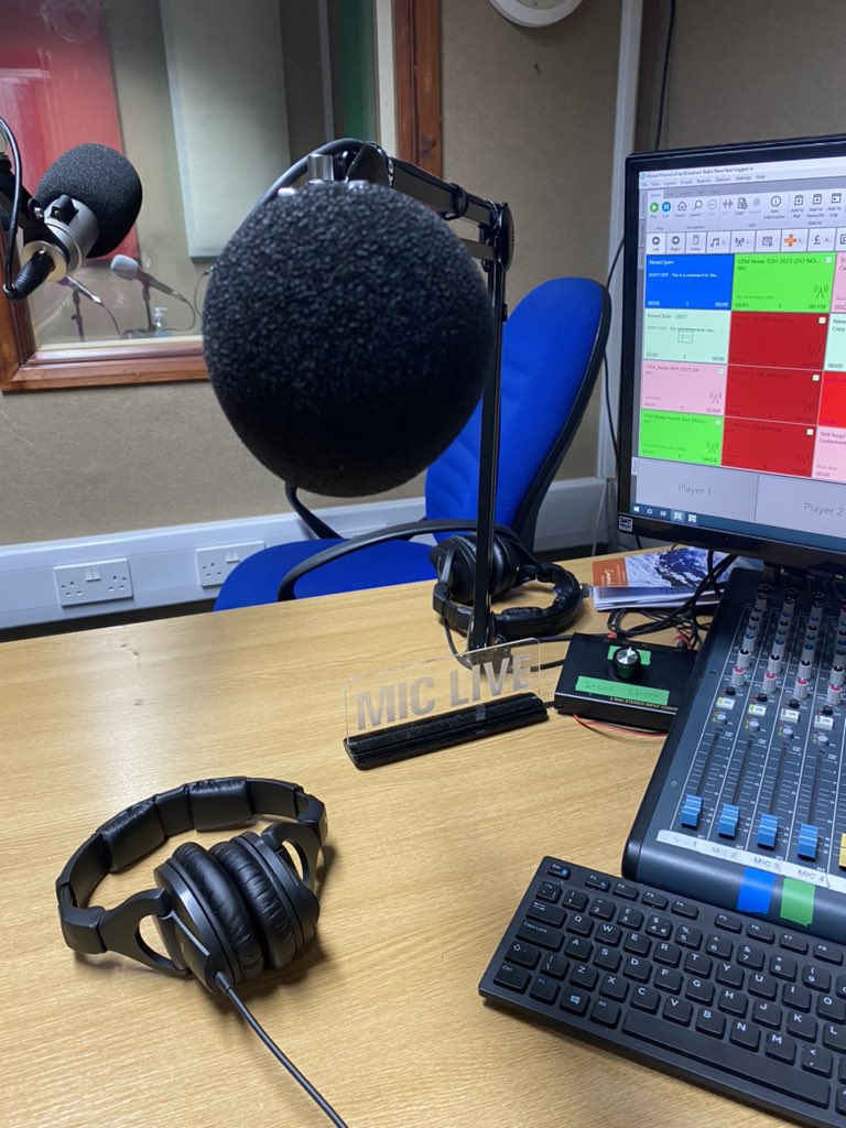 Live on <a href="/CastledownFM/">Castledown FM</a> today 12-2. Listen in at castledownfm.com. Bring in the new year with me in your ear 😁