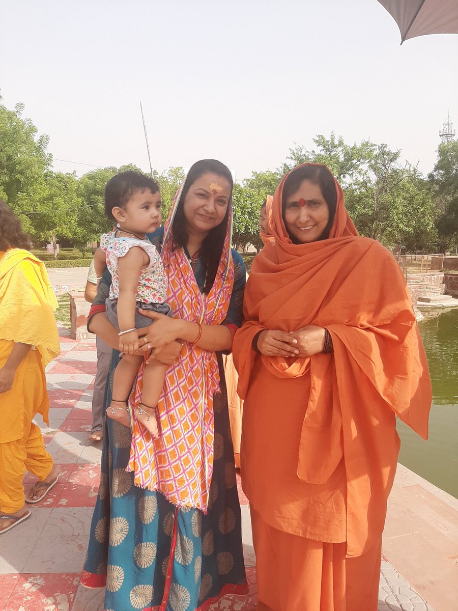 परम पूज्य दीदी माँ जी को अवतरण दिवस की अनंत शुभकामनाएं <a href="/DidiRitambhara/">Sadhvi Ritambhara</a> 🙏🙏 <a href="/myogioffice/">Yogi Adityanath Office</a> <a href="/PMOIndia/">PMO India</a>