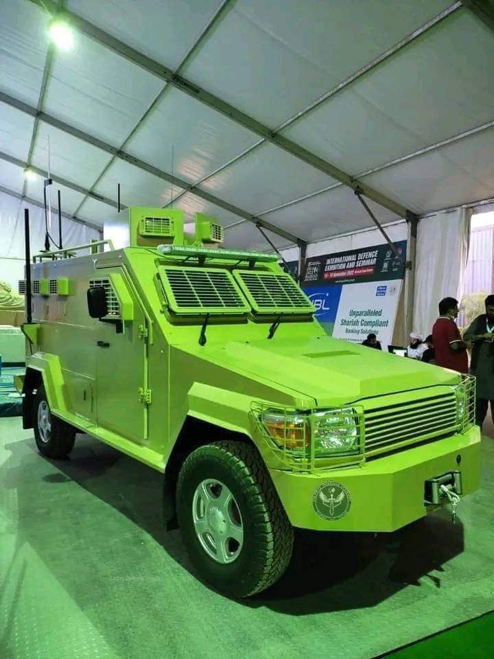 Reza_shah786's tweet photo. افغانستان میں دیگر مختلف ماڈل گاڑیوں کے پرزے جوڑ کر refurbished کار کیا بنائی گئی ہم نے خود اپنے ملک کا مزاق اڑانا شروع کیا۔پاکستان میں سائیکل سے لیکر یوٹانگ بسیں تک ڈیزائن ہورہے ہیں،میزائل،جہاز،ٹینک #pakistanmade ہیں،ہم پاکستان خود اپنے ملک کا مزاق اڑاتے ہیں
#PakistanZindabad https://t.co/ZBjaRkNSA6