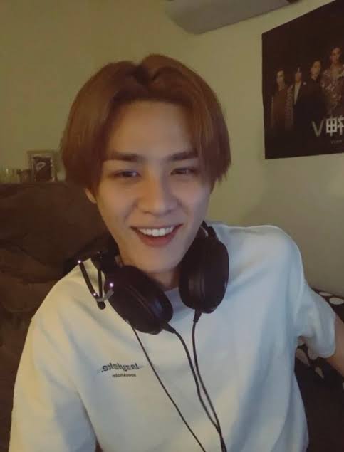 namJoon_break's tweet photo. @heliecart @WayV_official HAPPY QIAN KUN DAY 
#27thGeniusMusicianKUN 
#钱锟0101生日快乐
#빛나는_음악_천재_쿤데이
@WayV_official https://t.co/UUcMpAQokW