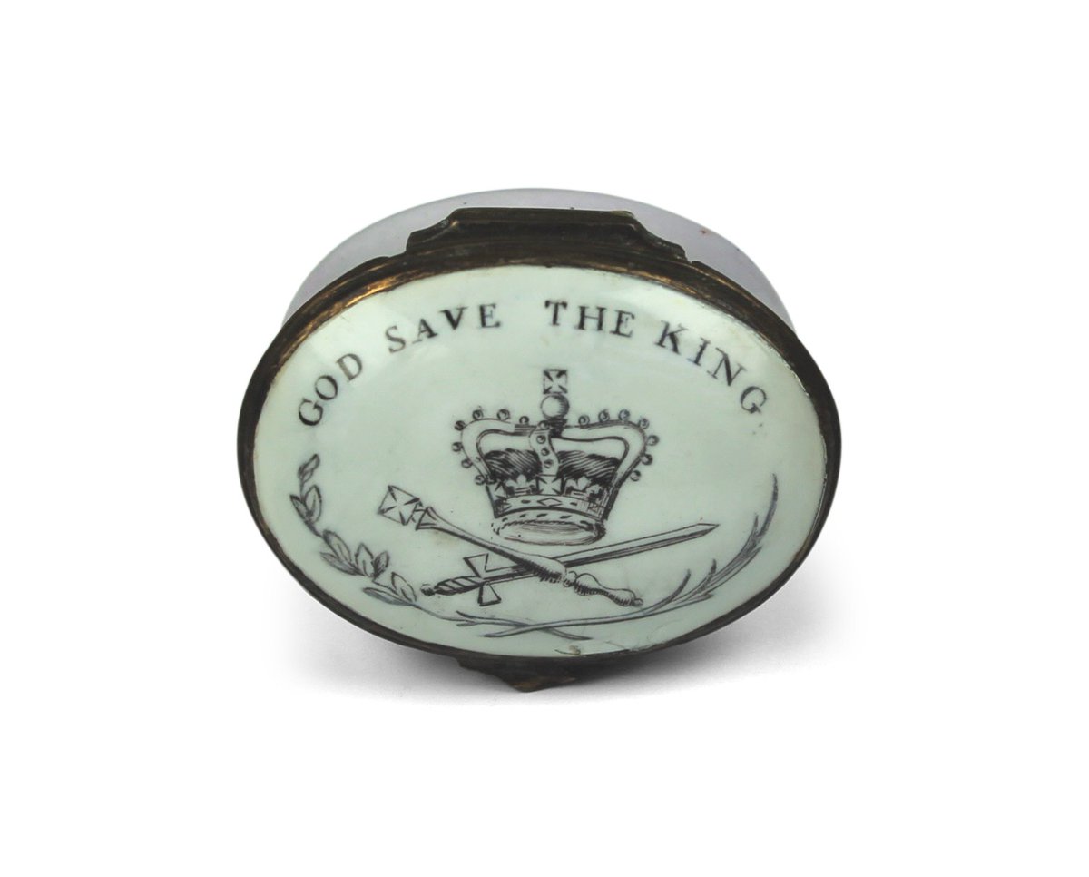 A poignant start to the year.  The #Mayfair #Antiques &amp; Fine #Art Fair opens from 12 to 15 January <a href="/LondonMarriott/">The London Marriott Grosvenor Square</a> where this rare #Bilston ‘God Save The King’ enamel patch box, c. 1780, will be for sale. More info and tickets at mayfairfair.com #london #whatsoninlondon