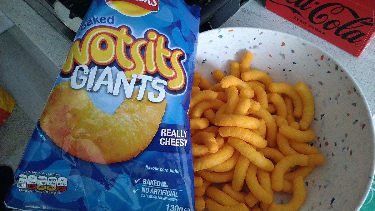 ZoeMarie_13's tweet photo. Not exactly 'giant' this time... @walkers_crisps how did this get through quality control?? https://t.co/xKekw2qwEX