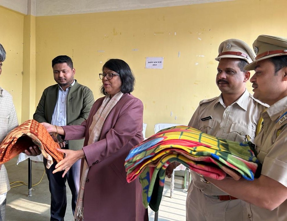 sharma_barnali's tweet photo. Pleased to distribute woolen garments among inmates of Central Jail, Guwahati on the eve of new year 2023. https://t.co/c83CRRuMVk