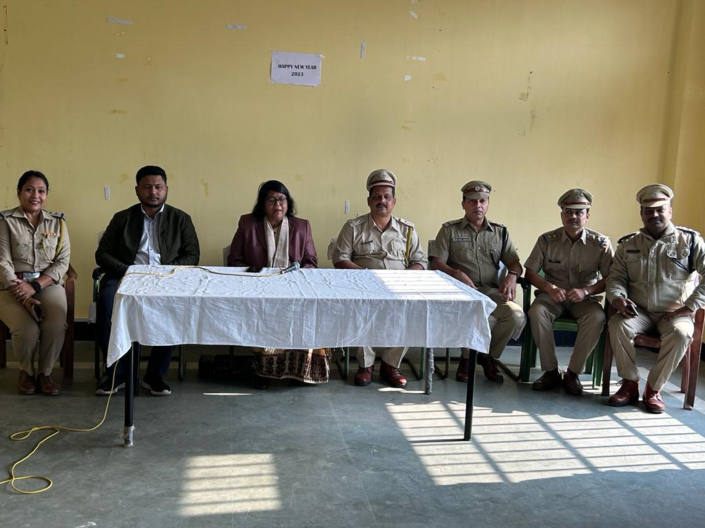 sharma_barnali's tweet photo. Pleased to distribute woolen garments among inmates of Central Jail, Guwahati on the eve of new year 2023. https://t.co/c83CRRuMVk