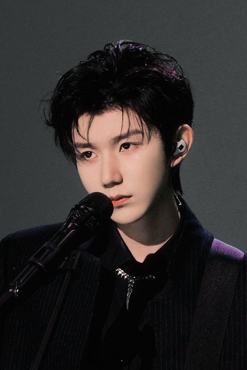 Vicky__Gq's tweet photo. Great Babe #roywang #WangYuan 
#RoyWangBerkleeFreshman #王源roy #wangyuanroy #tfboys王源 #tfboysroy #singer #singersongwriter #songwriter #actor #idol #mc #star #youth #ambassador #influencer #picoftheday  #tfboys #ゆぇんたん#왕원 https://t.co/6Urmf4MB8G