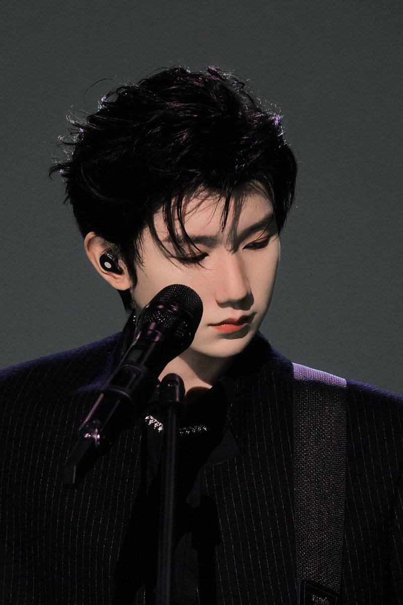 Vicky__Gq's tweet photo. Great Babe #roywang #WangYuan 
#RoyWangBerkleeFreshman #王源roy #wangyuanroy #tfboys王源 #tfboysroy #singer #singersongwriter #songwriter #actor #idol #mc #star #youth #ambassador #influencer #picoftheday  #tfboys #ゆぇんたん#왕원 https://t.co/6Urmf4MB8G