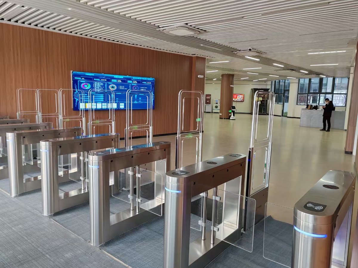 Susanzou7's tweet photo. Happy New Year!

Sending warmest greetings to you and your family.
SSLT wishes you good health, happiness,  success and prosperity in 2023.  #EAS system #easgate #easantenna #securitysystem #securitygate #securityantenna #librarysecuritygates #SSLT #happy https://t.co/IGYoXGBD7W