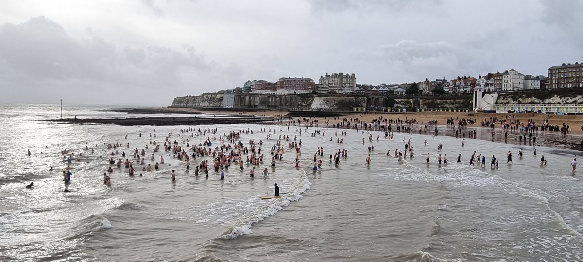 beadsdivine's tweet photo. #Broadstairs #happynewyear #newyearswim https://t.co/ICqOtYzowS