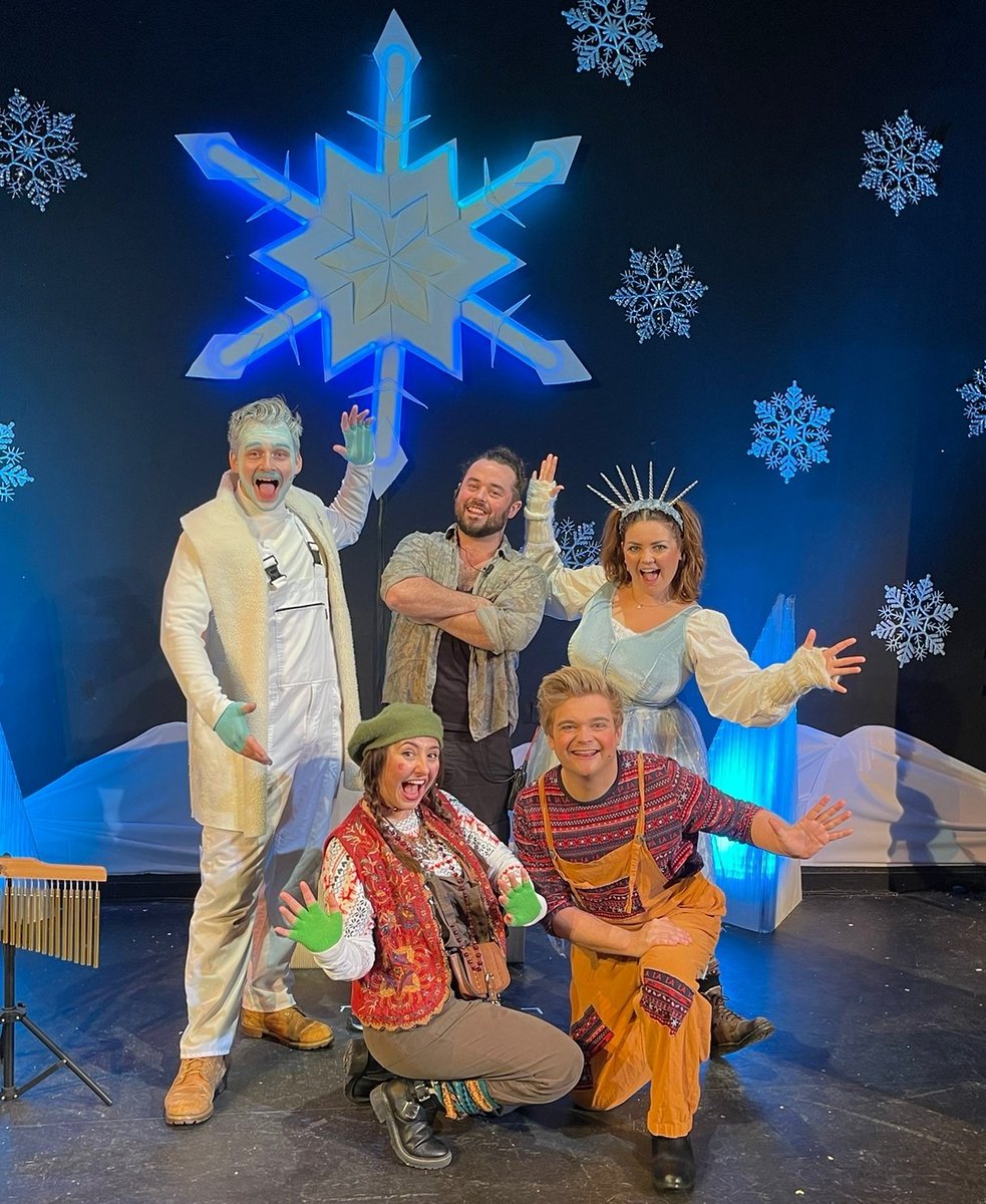 Yesterday seen the last showings of #TheLastSnowflake ❄️

What a fantastic time I have had on my first Christmas show; an incredible team and a beautiful story. ❤️ 

Here's to 2023!

<a href="/TreeStumpThtr/">Tree Stump</a> 
<a href="/thecustomshouse/">The Customs House</a>