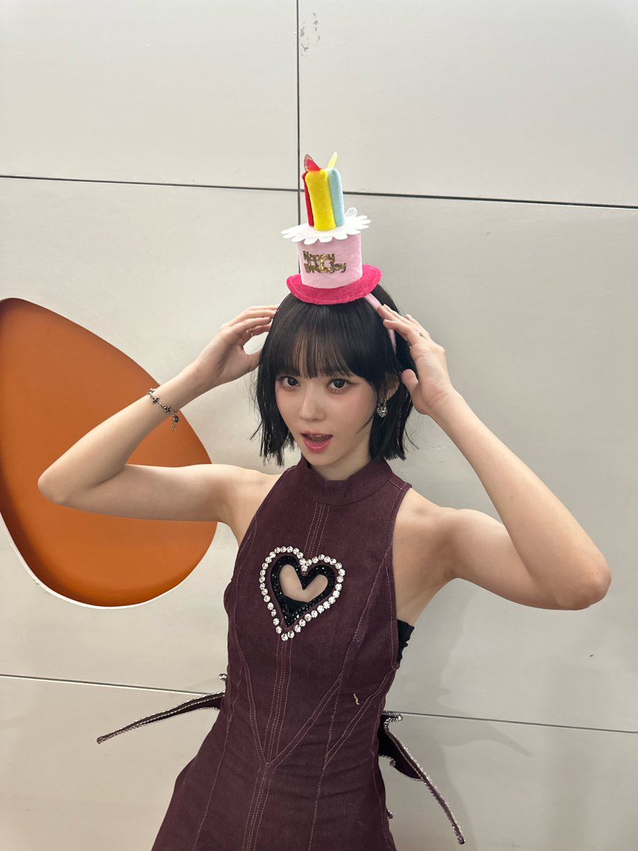 winrina_bbl's tweet photo. ⭐️💭 230101
[9:01pm KST] 

“It really was a happy happy birthday!!!! I performed on stage for MYs!!!ㅎㅎ And I also ate food that my mum cooked!!!!”

“Our MYs too, let’s wrap up the day well and have a great year ! With me, of course!!!” https://t.co/UUdkYRQmdN