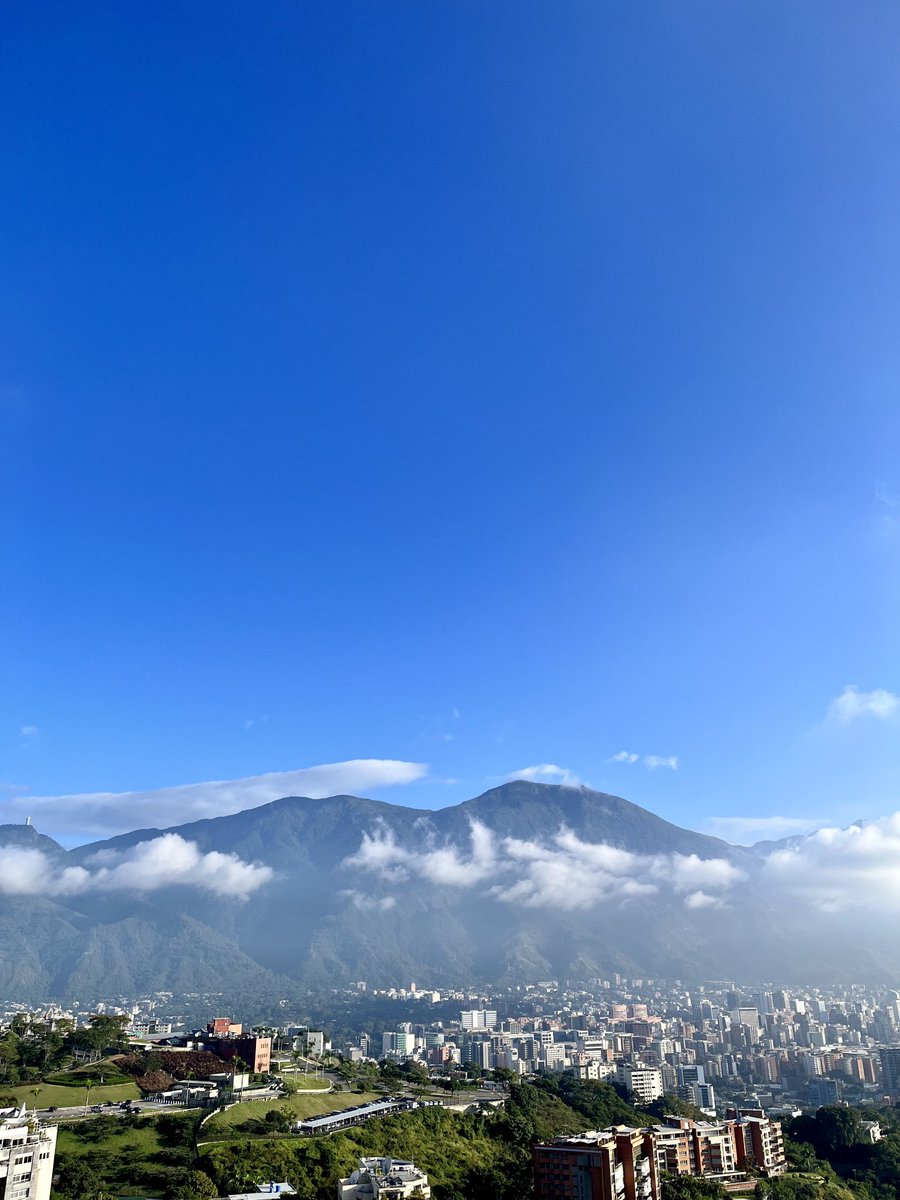 albacoduttivet's tweet image. Caracas, cielo