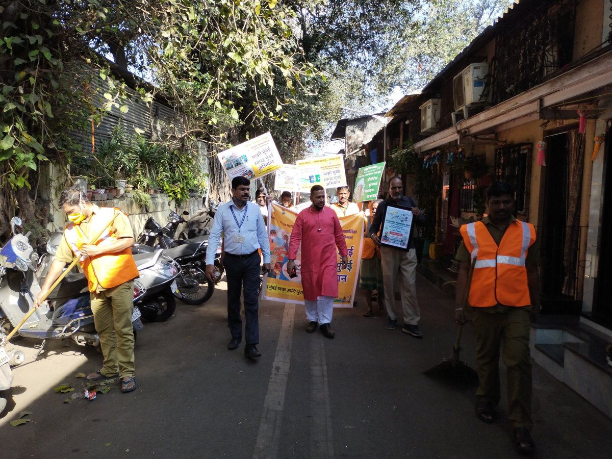 AAPKaImranMulla's tweet photo. Today on 1st January 2023 we had our 1st Activity done in this year of Cleanliness Awareness Campaign in my Ward 209 with my Team.
@bycullaissue https://t.co/brVBADD6ib