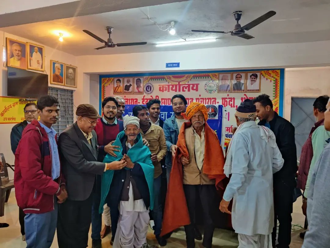 SHAILENDRASONE's tweet photo. सामाजिक सरोकार के साथ नववर्ष का स्वागत
सामाजिक सरोकार से नए साल का स्वागत
नवाचार से नववर्ष की शुरुवात 
प्रतिवर्ष की भांति,इस वर्ष भी @nss_hamidiya द्वारा नववर्ष पर ग्राम पंचायत ईटखेड़ी छाप मे कंबल वितरण किए गए
@NSSBUBhopalMP @NSSCELLGOVMP @NSSRDBhopal @_NSSIndia @CollectorBhopal https://t.co/MRmJuu2Uwa