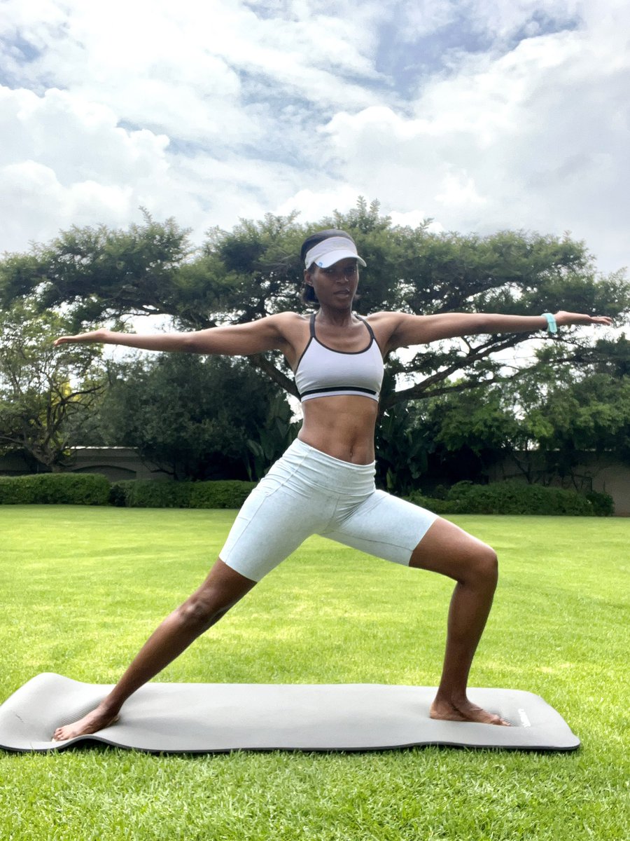 RefiloeBan's tweet photo. Happy New Year, Sunday Run day and #flowsunday. May this new year be a year of Abundance, Good Health, overflowing Joy and Happiness #justdoit #justdoitsunday #RunningWithTumiSole https://t.co/pulp7iOWVH