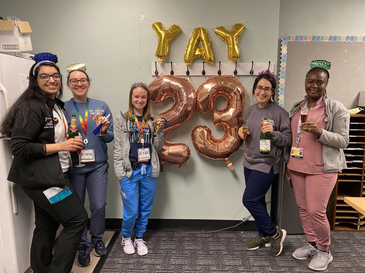 UHRnbwMedPeds's tweet photo. Happy New Year and best wishes for a healthy, happy and safe 2023, from our Med Peds family to you and yours!! Special shout-out to our MP interns and seniors Monica, Shradha, Angeline and Tolu rocking Peds nights together in style, with sparkling juice and snacks galore! https://t.co/5jVlOiuFib