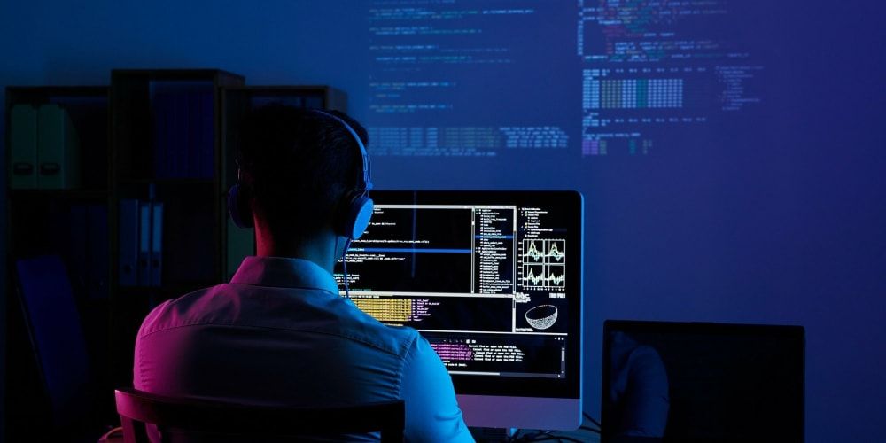 This year, "Code Hard," "Software Engineering is Brutal," Drop excuses, develop the appetite to hustle, help others break into tech, avoid being a toxic developer, lower expectations, and network more! 🔥