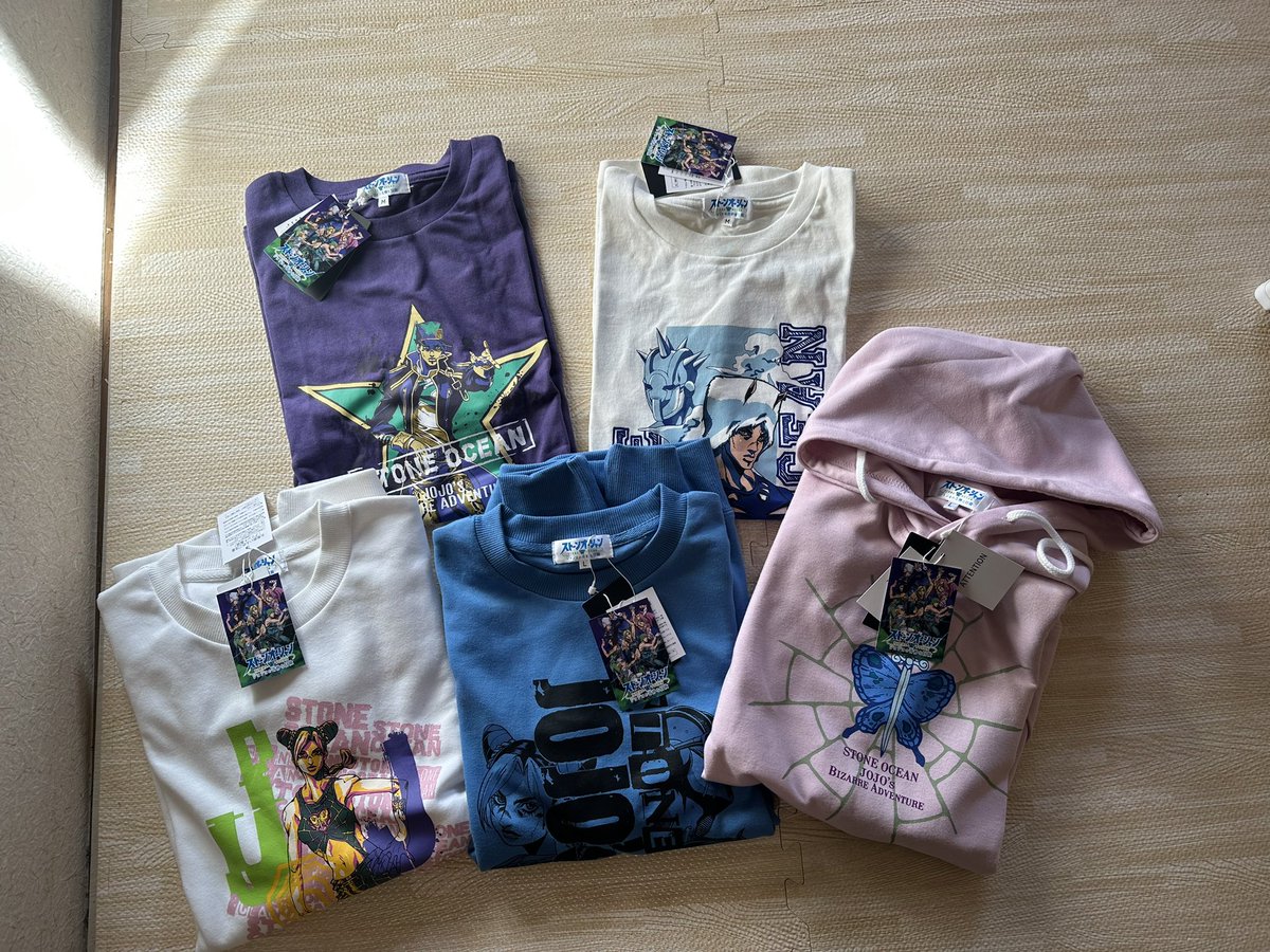 mieeeee0216's tweet photo. 元日朝っぱらからイオンで購入♡無事に買えて本当に嬉しいし、何より売り場に商品が陳列されてあって大興奮。アニメイトに到着したばりに歓喜。からの家族14人でお正月パーリーたのしかた。新生児可愛すぎた。 https://t.co/4y9qvcFHiX