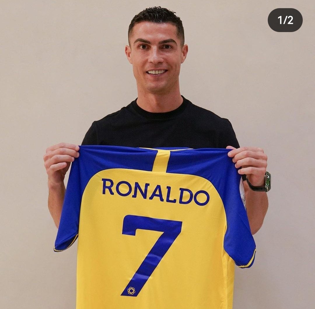 #BreakingNews 
#Ronaldo Signs for #Clare #Hurling ##GAA
Sponsorship of £26,500,000 from <a href="/castlvillageman/">Irishmonk</a> an Northern Bank Belfast 
Bank spokesperson said they looking for this a long time,
Irish monk said NOTHING 
Ronaldo remarked that he always dreamt of one day bla bla bla